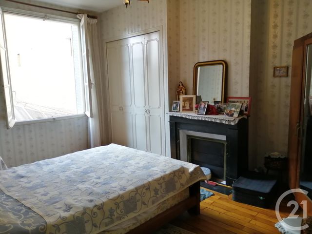 Appartement F4 à vendre - 4 pièces - 202.0 m2 - LA CHATRE - 36 - CENTRE - Century 21 Agence De L'Europe Appartement F4 à vendre - 4 pièces - 202.0 m2 - LA CHATRE - 36 - CENTRE - Century 21 Agence De L'Europe