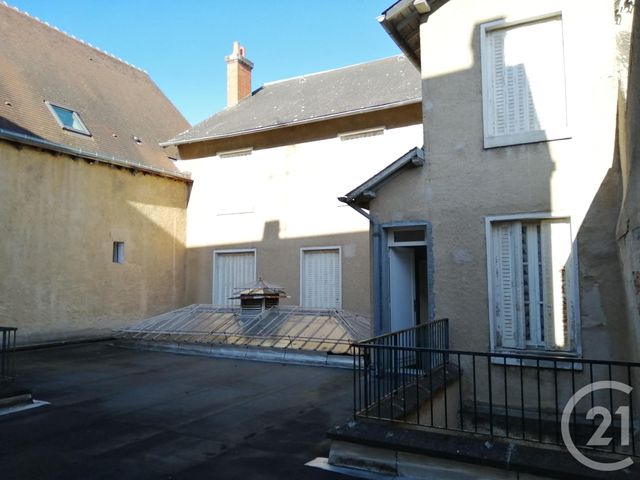 Appartement F4 à vendre - 4 pièces - 202.0 m2 - LA CHATRE - 36 - CENTRE - Century 21 Agence De L'Europe Appartement F4 à vendre - 4 pièces - 202.0 m2 - LA CHATRE - 36 - CENTRE - Century 21 Agence De L'Europe