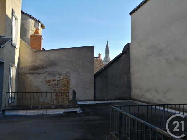 Appartement F4 à vendre - 4 pièces - 202.0 m2 - LA CHATRE - 36 - CENTRE - Century 21 Agence De L'Europe Appartement F4 à vendre - 4 pièces - 202.0 m2 - LA CHATRE - 36 - CENTRE - Century 21 Agence De L'Europe