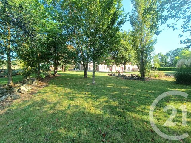 Afficher la photo en grand maison à vendre - 10 pièces - 229.19 m2 - VERNEUIL SUR IGNERAIE - 36 - CENTRE - Century 21 Agence De L'Europe