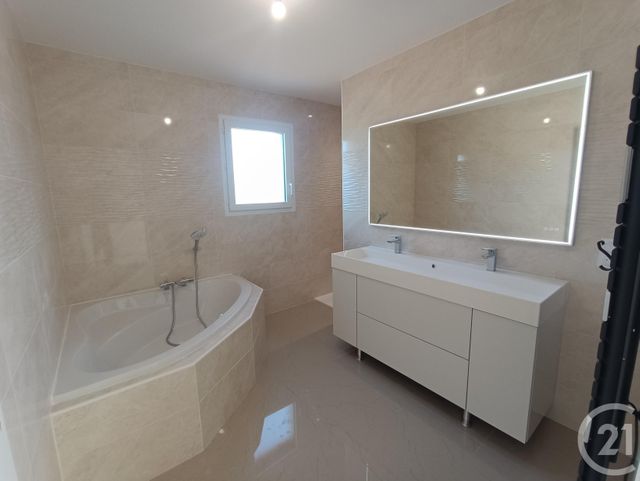 maison à vendre - 4 pièces - 141.79 m2 - LA CHATRE - 36 - CENTRE - Century 21 Agence De L'Europe