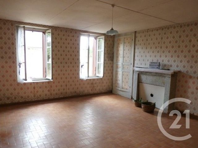 maison à vendre - 2 pièces - 30.0 m2 - ST HILAIRE EN LIGNIERES - 18 - CENTRE - Century 21 Agence De L'Europe