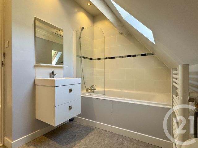 maison à vendre - 2 pièces - 61.0 m2 - BOUSSAC BOURG - 23 - LIMOUSIN - Century 21 Agence De L'Europe